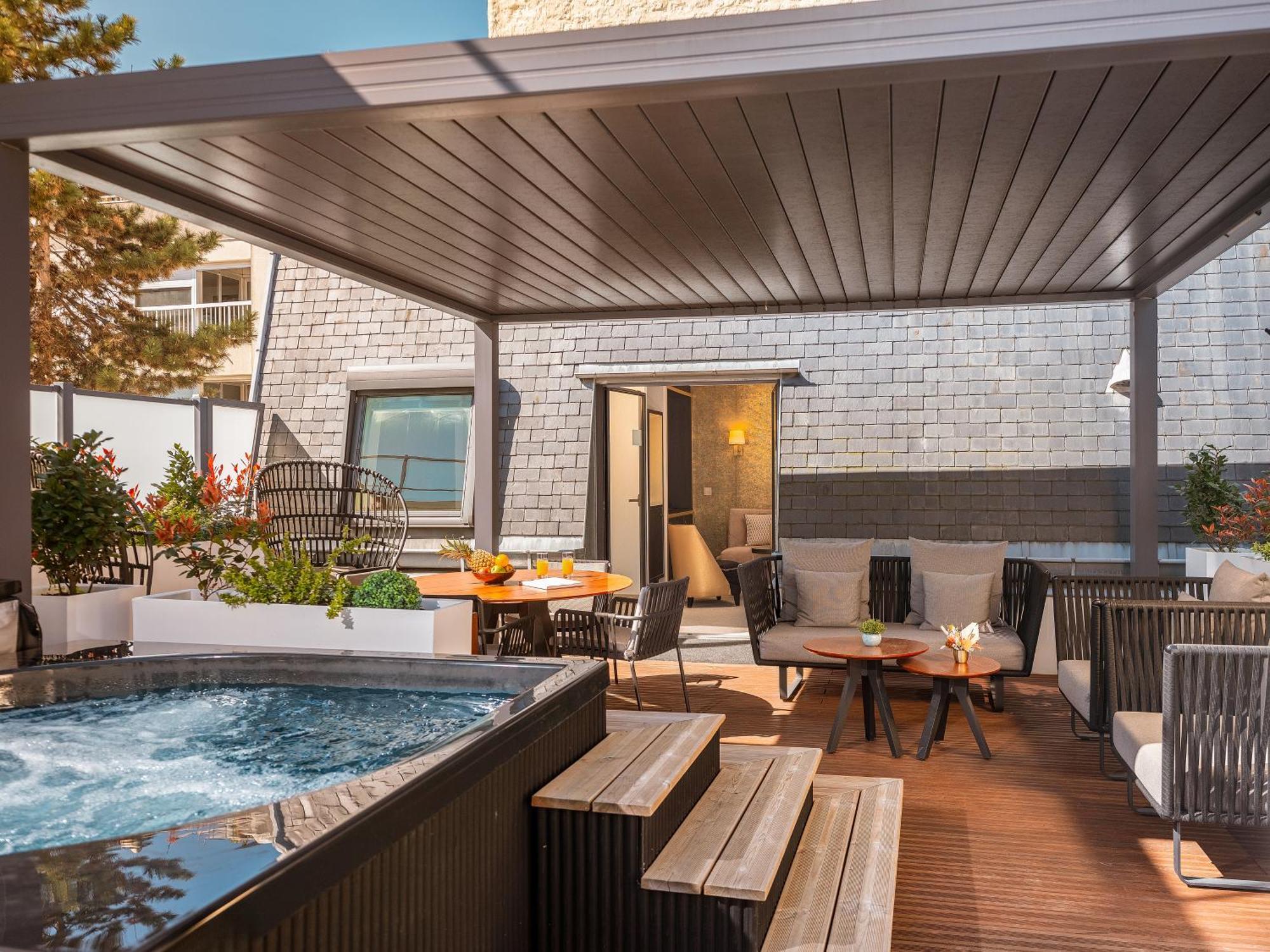 Niepce Paris, Curio Collection By Hilton