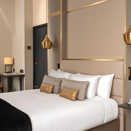 Niepce Paris, Curio Collection By Hilton Parigi