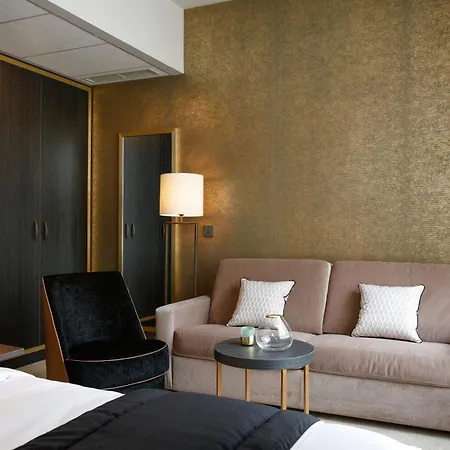 Niepce Paris, Curio Collection By Hilton Parigi