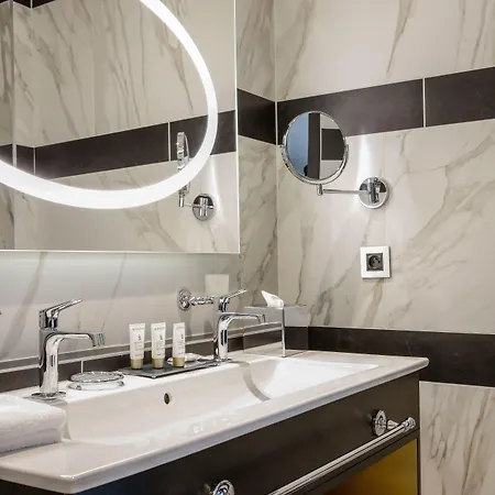 Hotel Niepce Paris, Curio Collection By Hilton Parigi