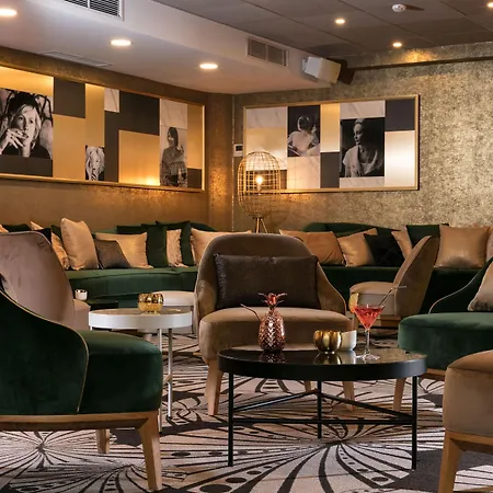 Niepce Paris, Curio Collection By Hilton Parigi