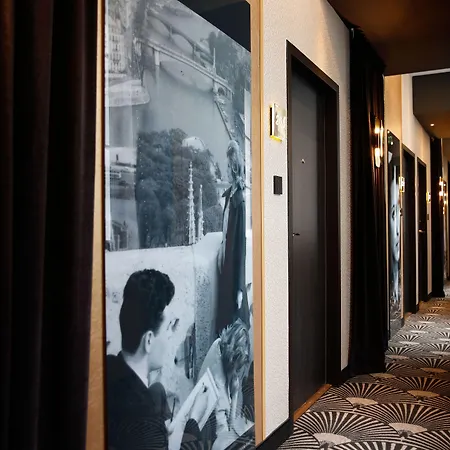 Niepce Paris, Curio Collection By Hilton Parigi