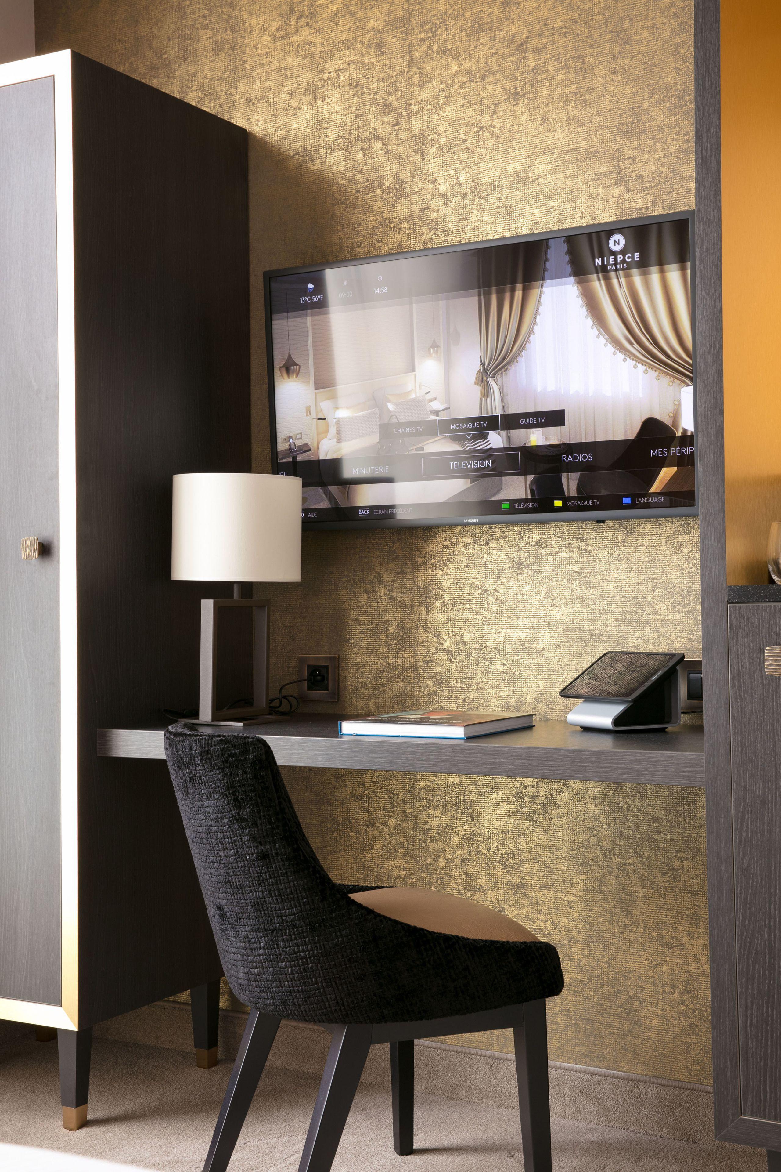 Niepce Paris, Curio Collection By Hilton Hotel